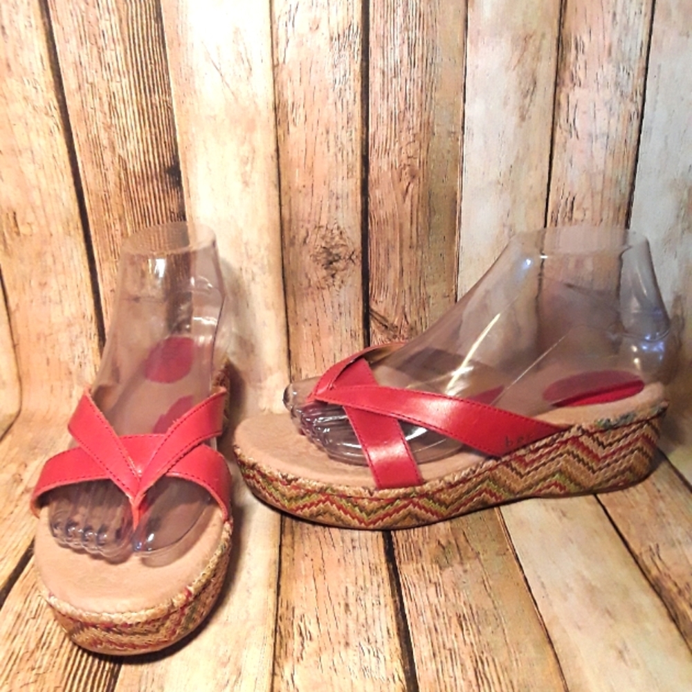 b.o.c. Women's Red Leather Thong-Style Platform Sandals Size 7